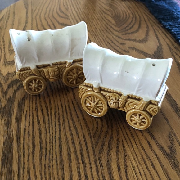 Other - Decorative Covered Wagon Salt and Pepper Shakers - White and Tan